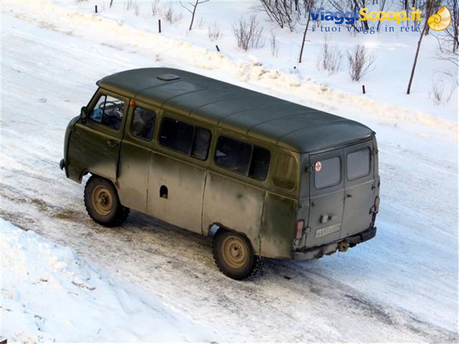 Un furgone UAZ adibito ad ambulanza