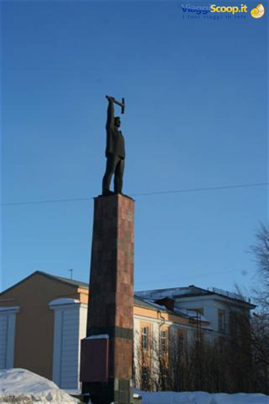 La città industriale di Monchegorsk si presenta così