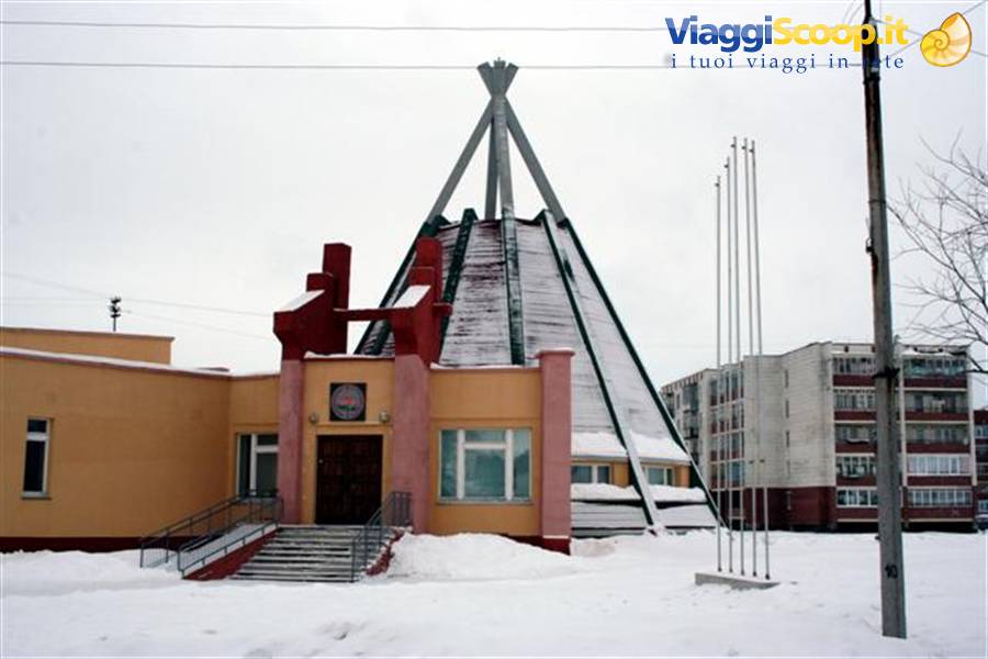 Un patetico Centro culturale Sami, a forma di tenda lappone