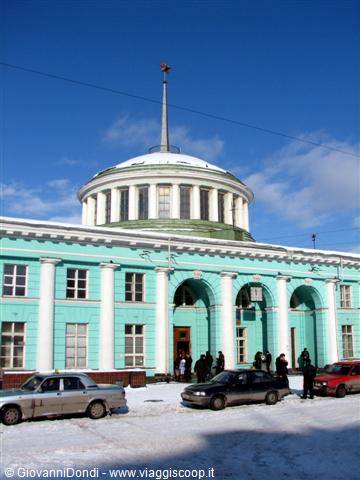 La monumentale stazione ferroviaria di Murmansk