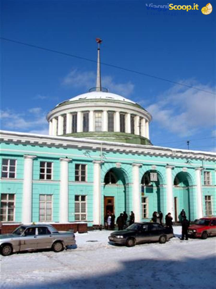 La monumentale stazione ferroviaria di Murmansk