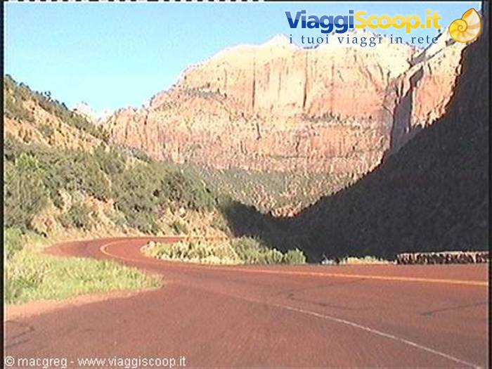 Strada rossa nello Zion Park