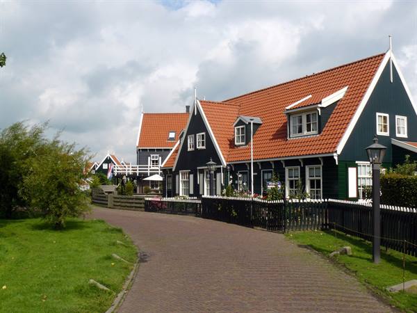 In bici tra Edam, Volendam e Marken