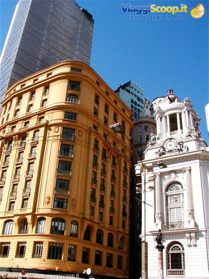 Centro, contrasti