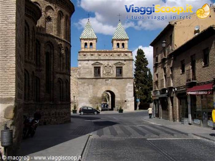 Toledo, puerta de la Bisagra