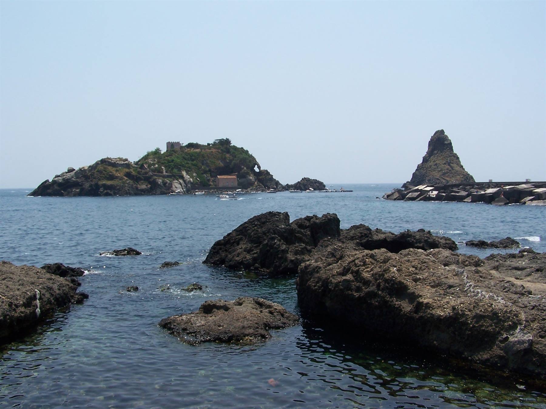 I faraglioni di Acitrezza