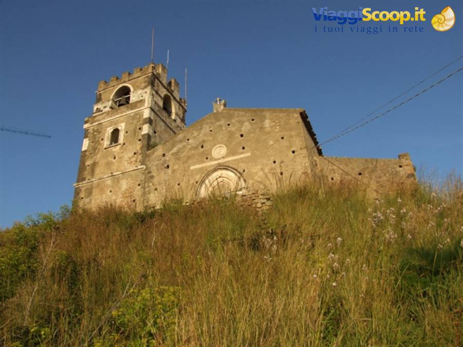 Calatabiano - Chiesa SS Crocifisso (1484) - vista da basso