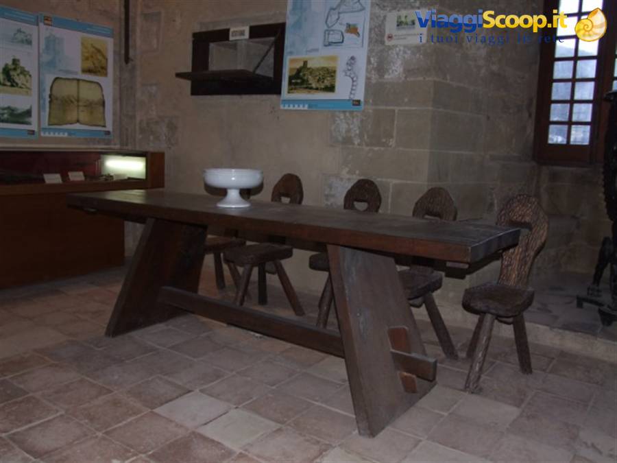 Brolo - Tipici arredamenti medievali all'interno del Castello