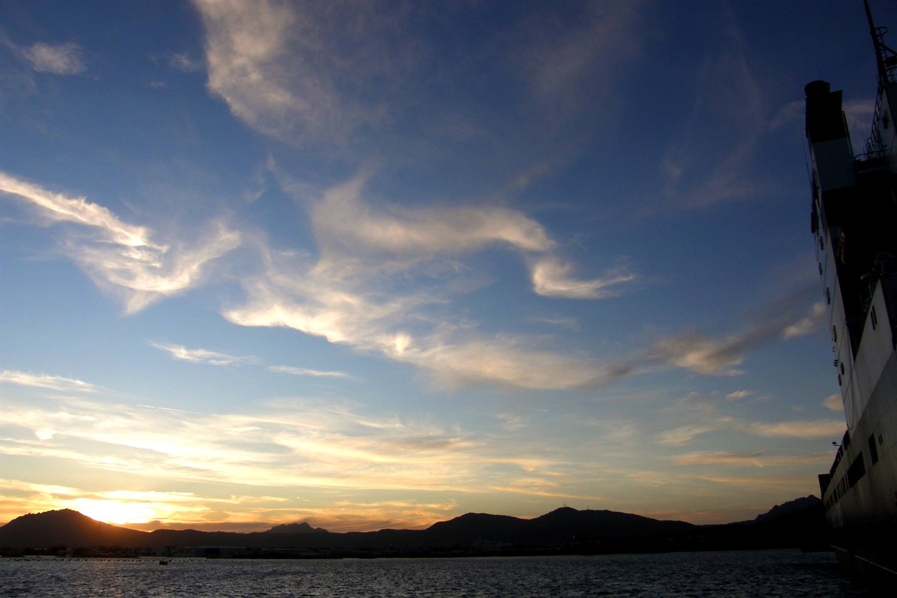 Tramonto sul porto di Olbia