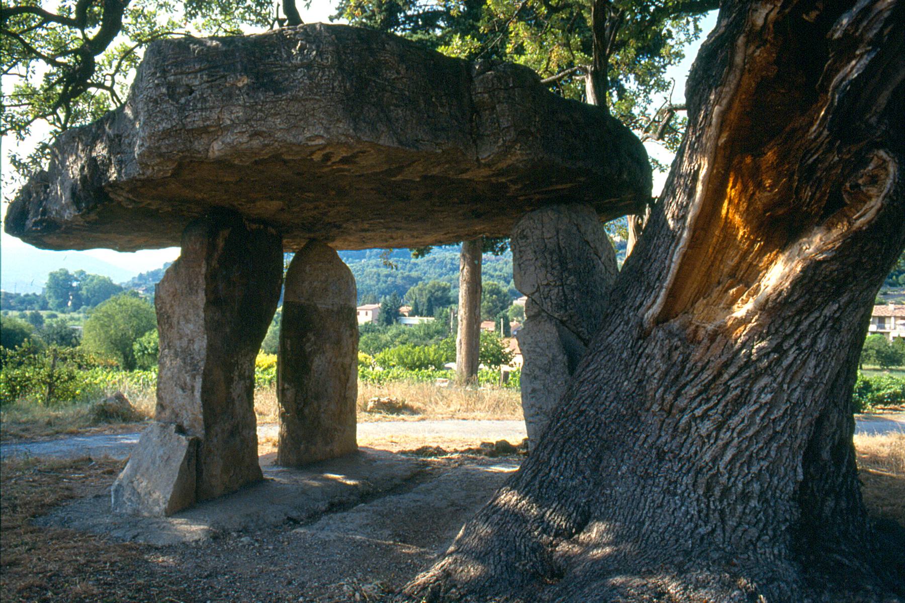 Il dolmen Pierre de la Fée 