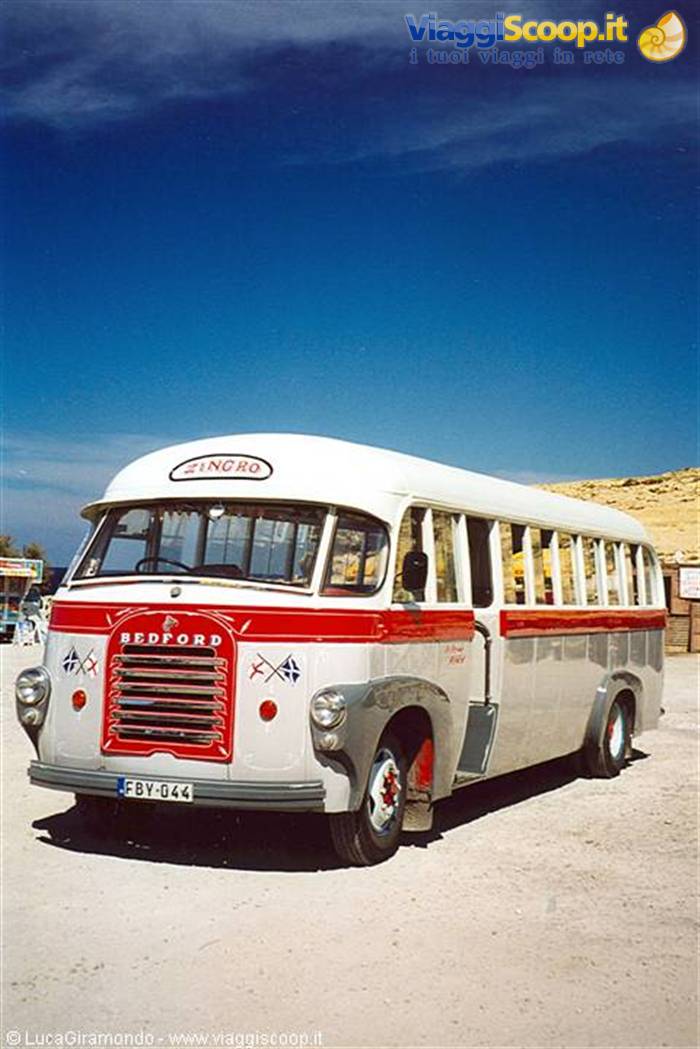 Gozo: vecchio autobus