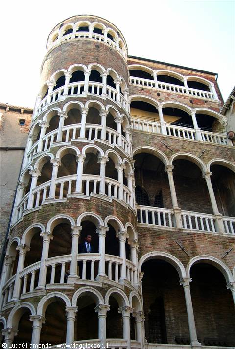 Palazzo Contarini del Bòvolo