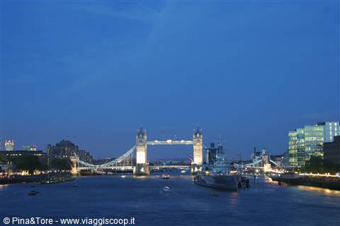 TOWER BRIDGE BY NIGHT