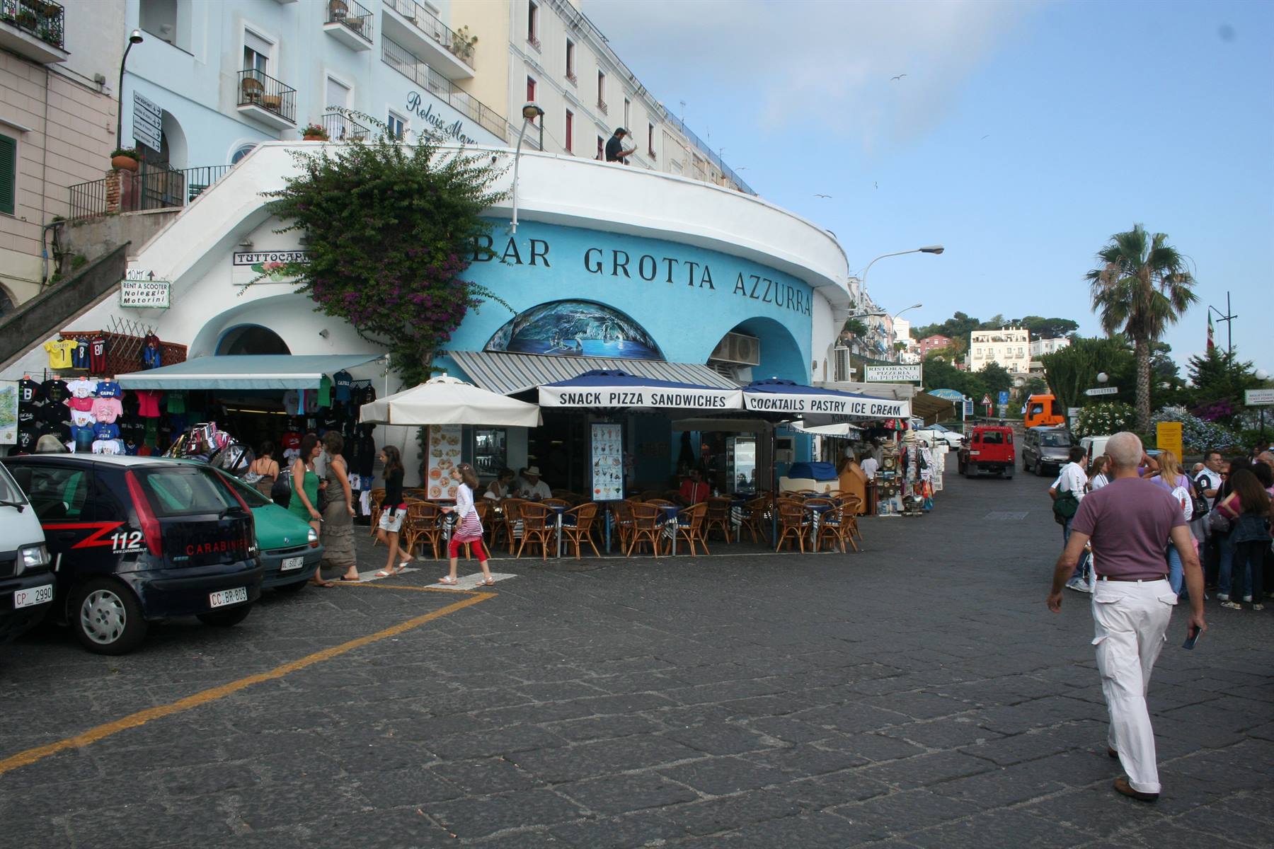 bar grotta azzurra sul porto