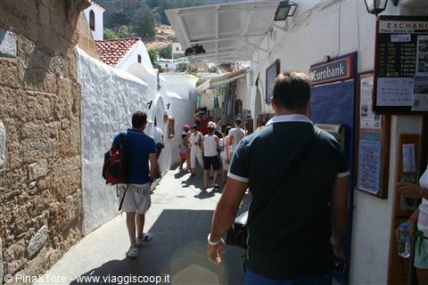 tra i vicoletti di Lindos