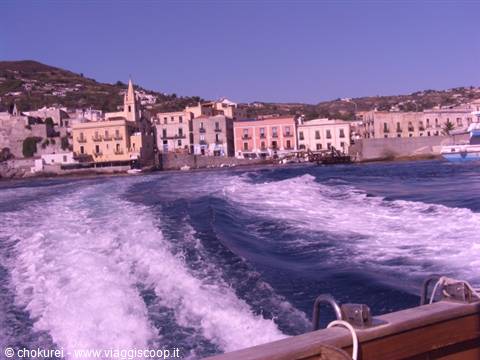 Lipari dal mare.