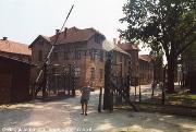 Auschwitz - entrata campo con la famosa scritta