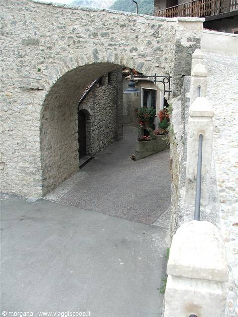 Tenno (via sotto il castello)
