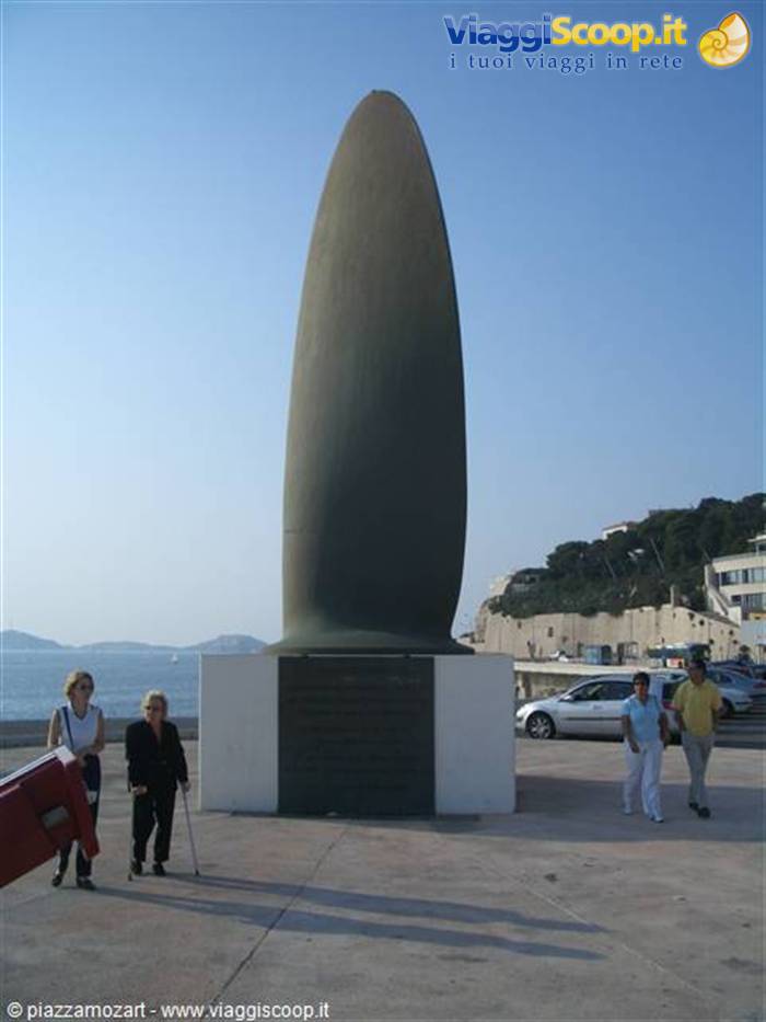 monumento allo straniero