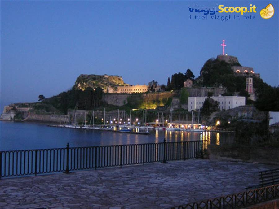 CORFU' DI NOTTE