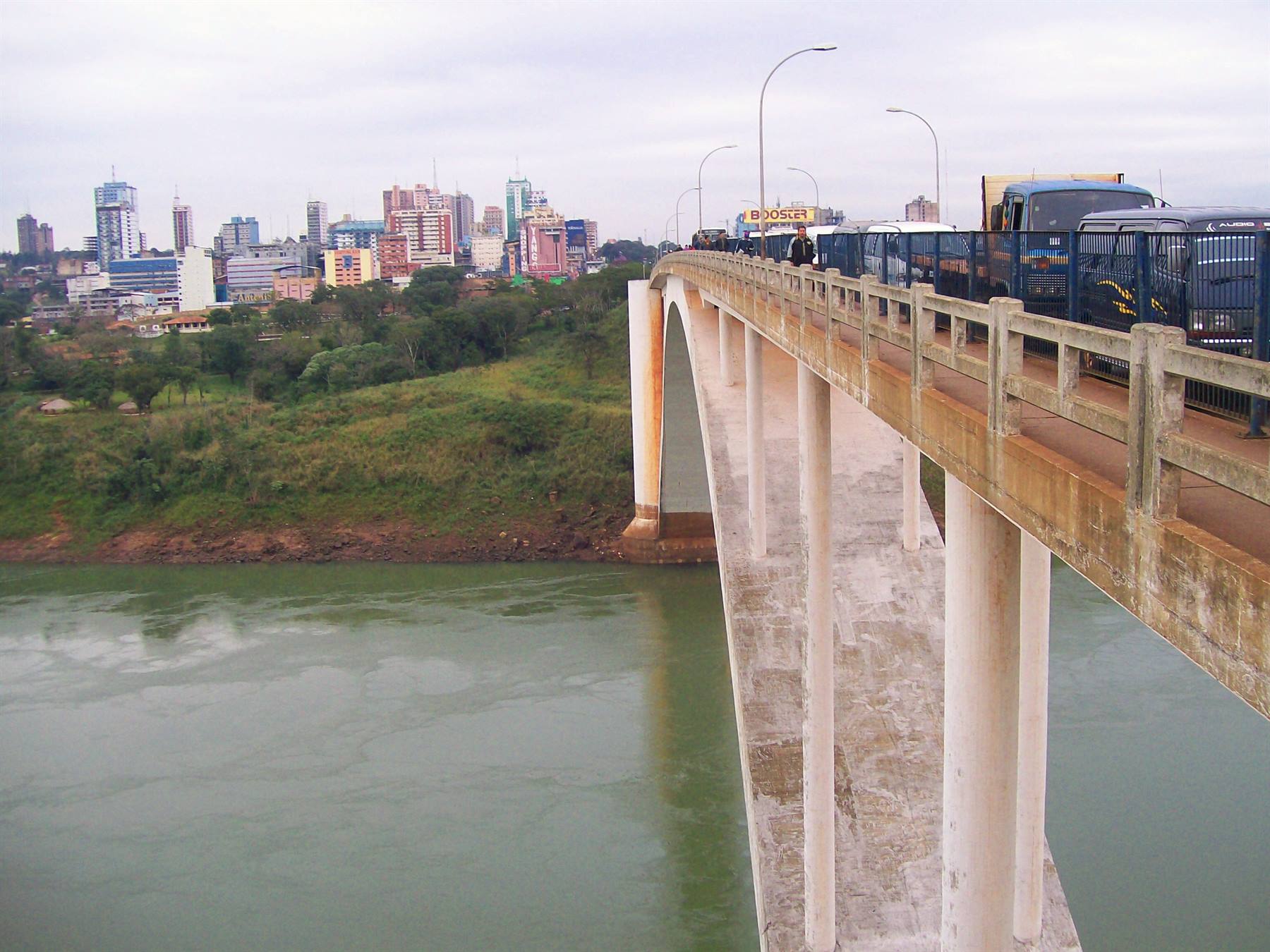 ponte dell Amicizia sul rio Paranà che unisce Brasile e Paraguay