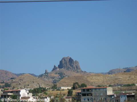 Pentedattilo visto dalla costa