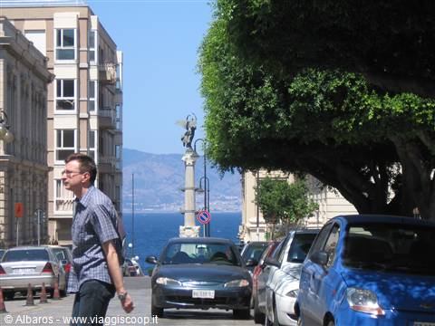 dall'altra parte c'è la Sicilia...