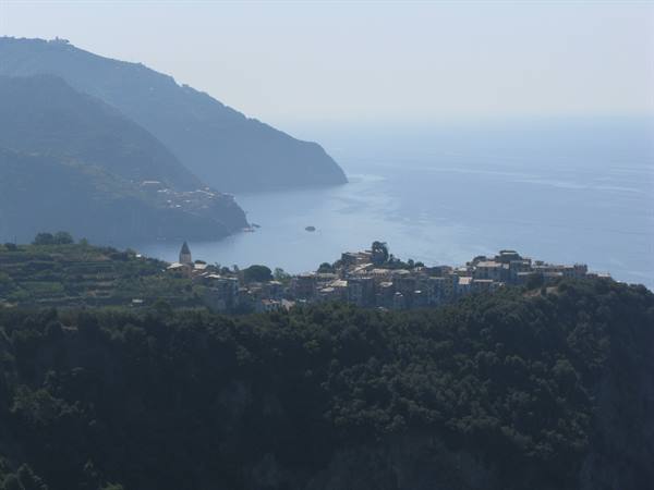 Corniglia e Mnarola visti dal sentiero verso Vernazza