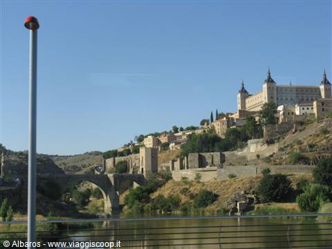 Toledo vecchia vista dal basso