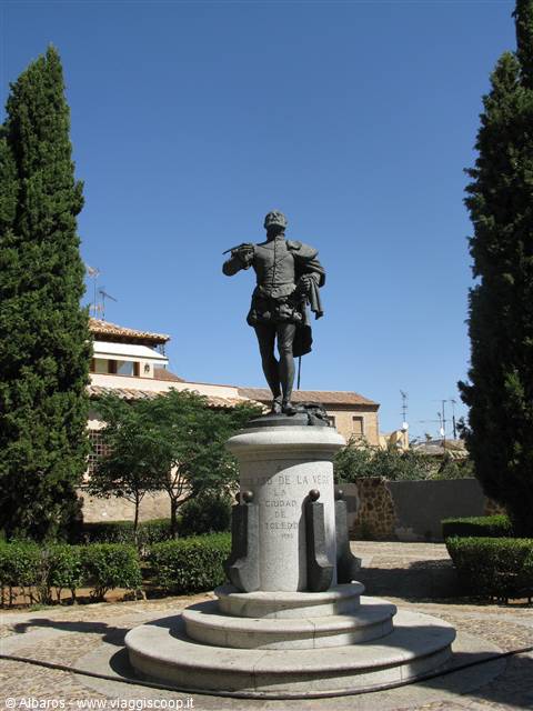 monumento a De la Vega