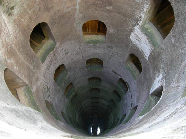 pozzo di san patrizio (verso il basso)