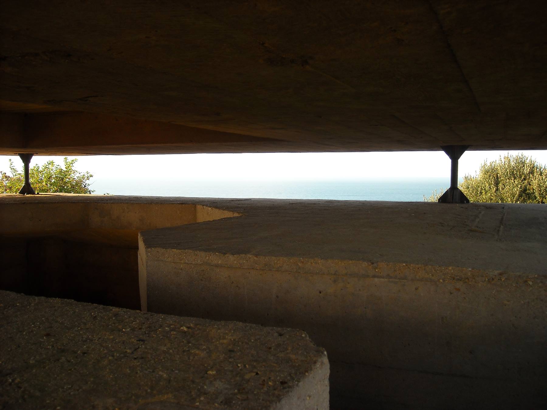 interno del bunker come potete vedere e rivolto verso il mare