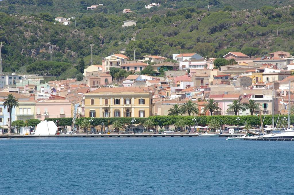 Vista del promenade di Carloforte