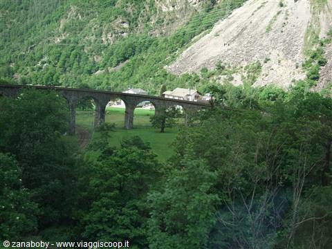 Il ponte a cerchio del Trenino Rosso