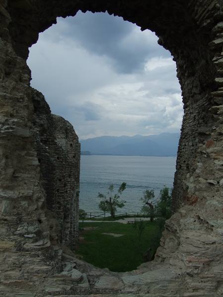 Il lago dalle Grotte di Catullo