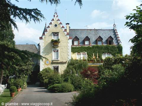Merano 033 - Lungo vie Cavour-Winkel-Dante