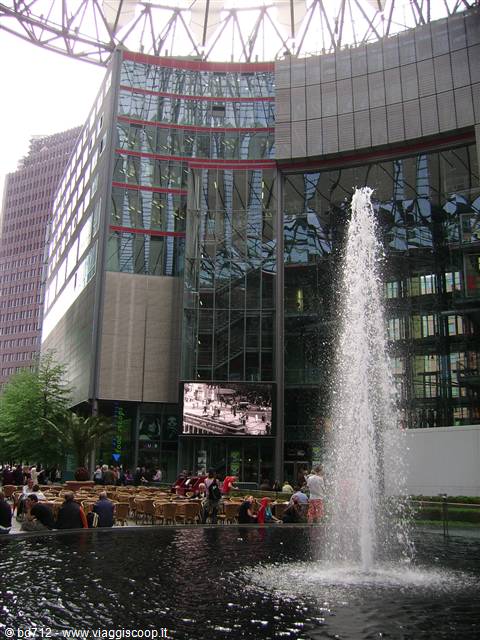 all'interno del Sony Center