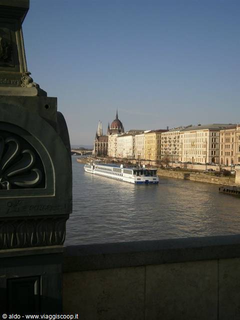 veduta dal ponte delle catene