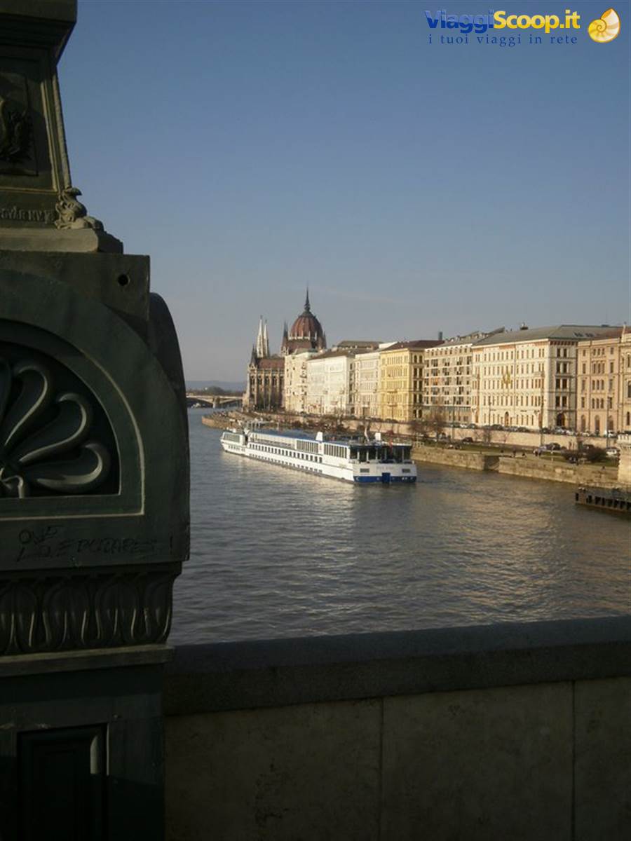 veduta dal ponte delle catene