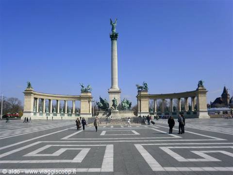 Piazza degli eroi