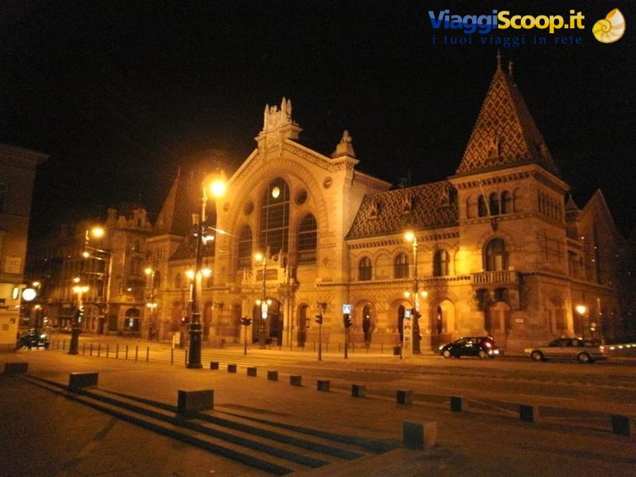 Mercato coperto by night
