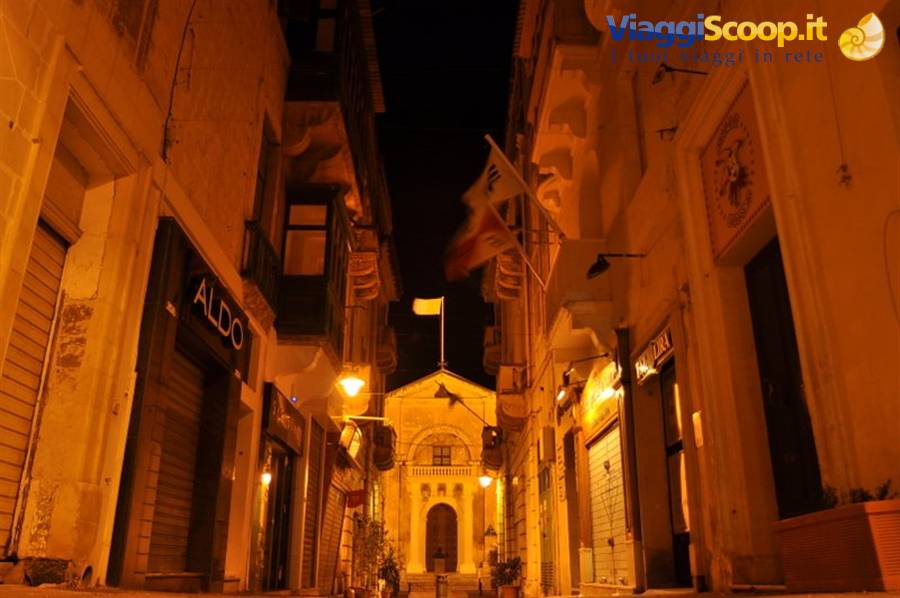 la cattedrale di san giovani by night