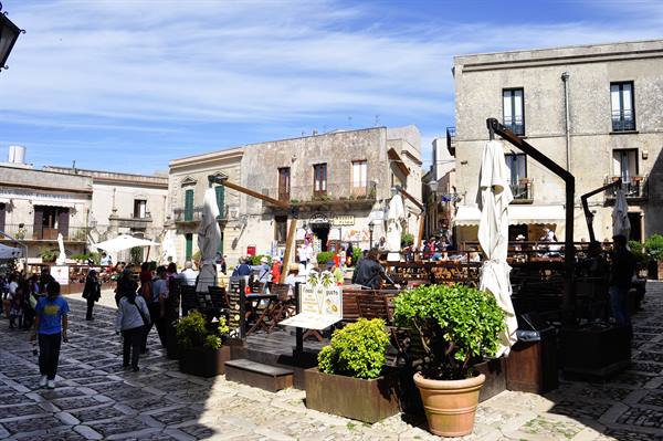 Erice Piazza Umberto I