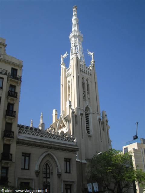 Chiesa sulla via Alcalà
