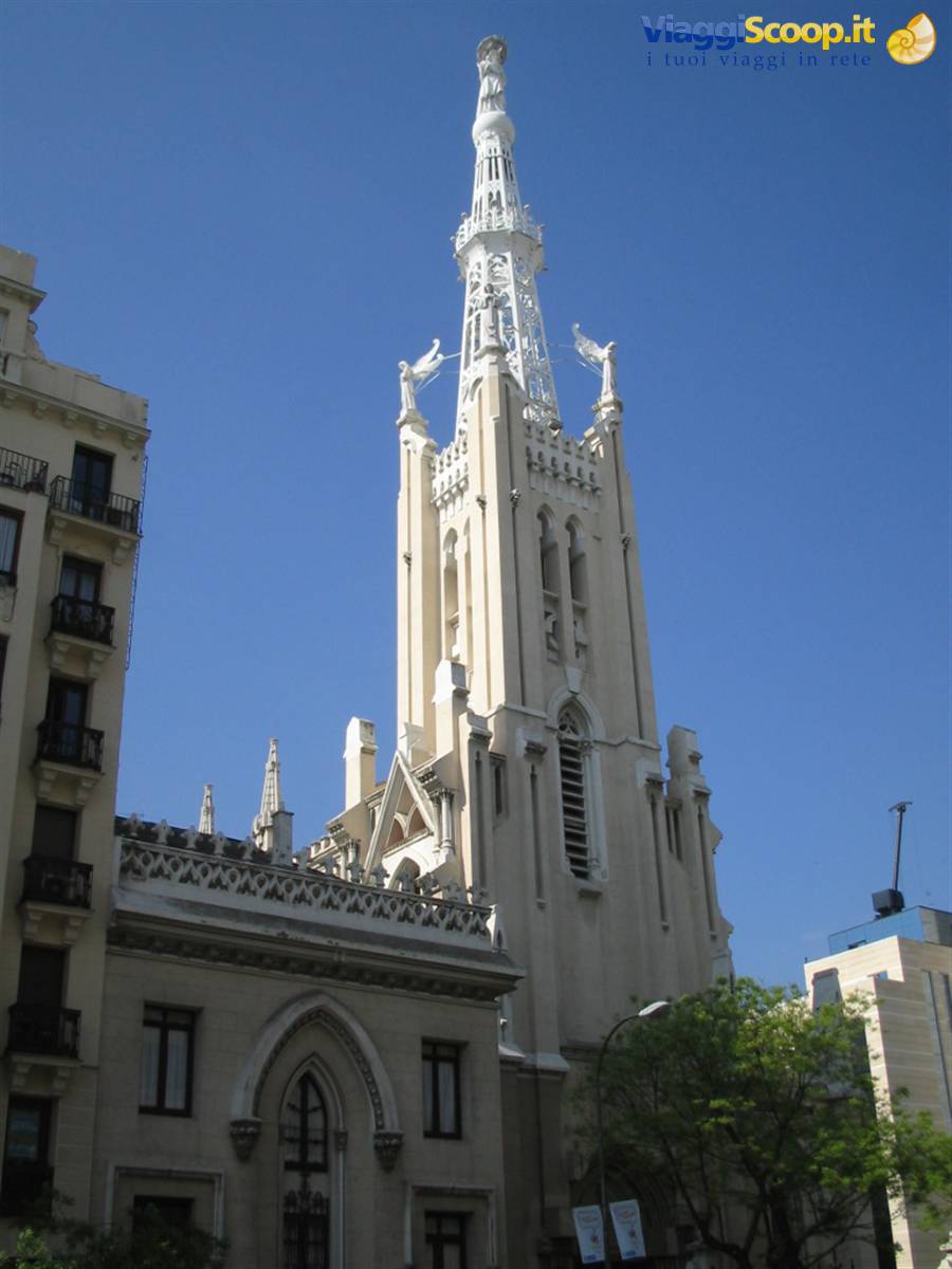 Chiesa sulla via Alcalà