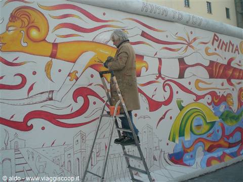 Dipingendo il muro