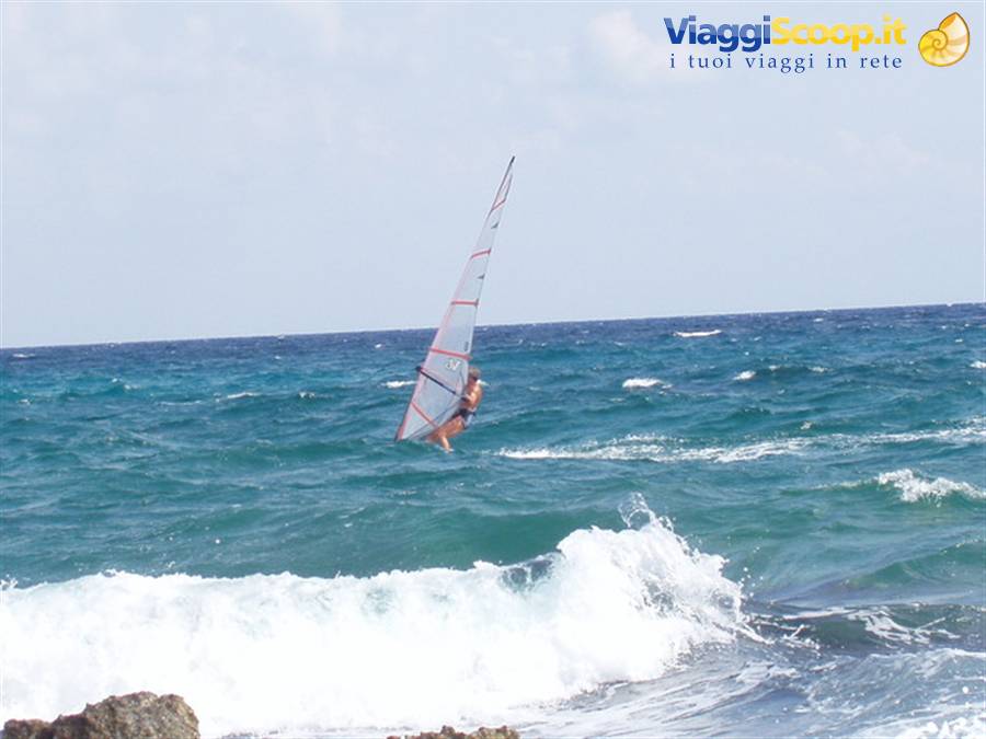 Giornata ventosa dedicata al windsurf