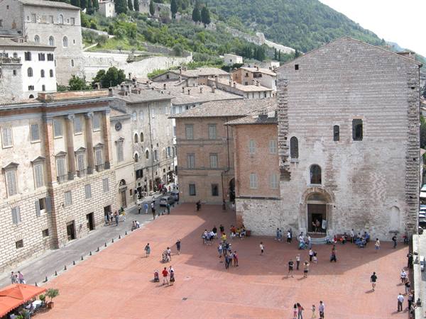 Gubbio piazza e P.Ducale