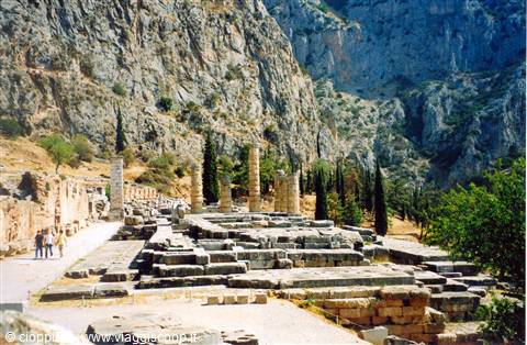 santuario di apollo a delfi
