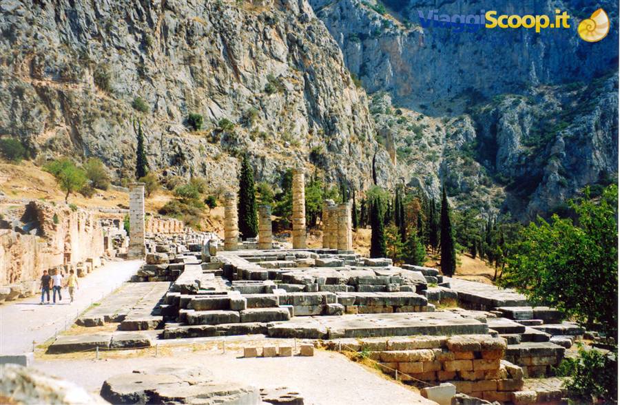 santuario di apollo a delfi